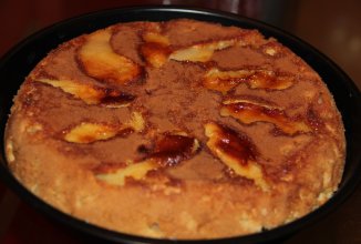 Шарлотка с яблоками в мультиварке