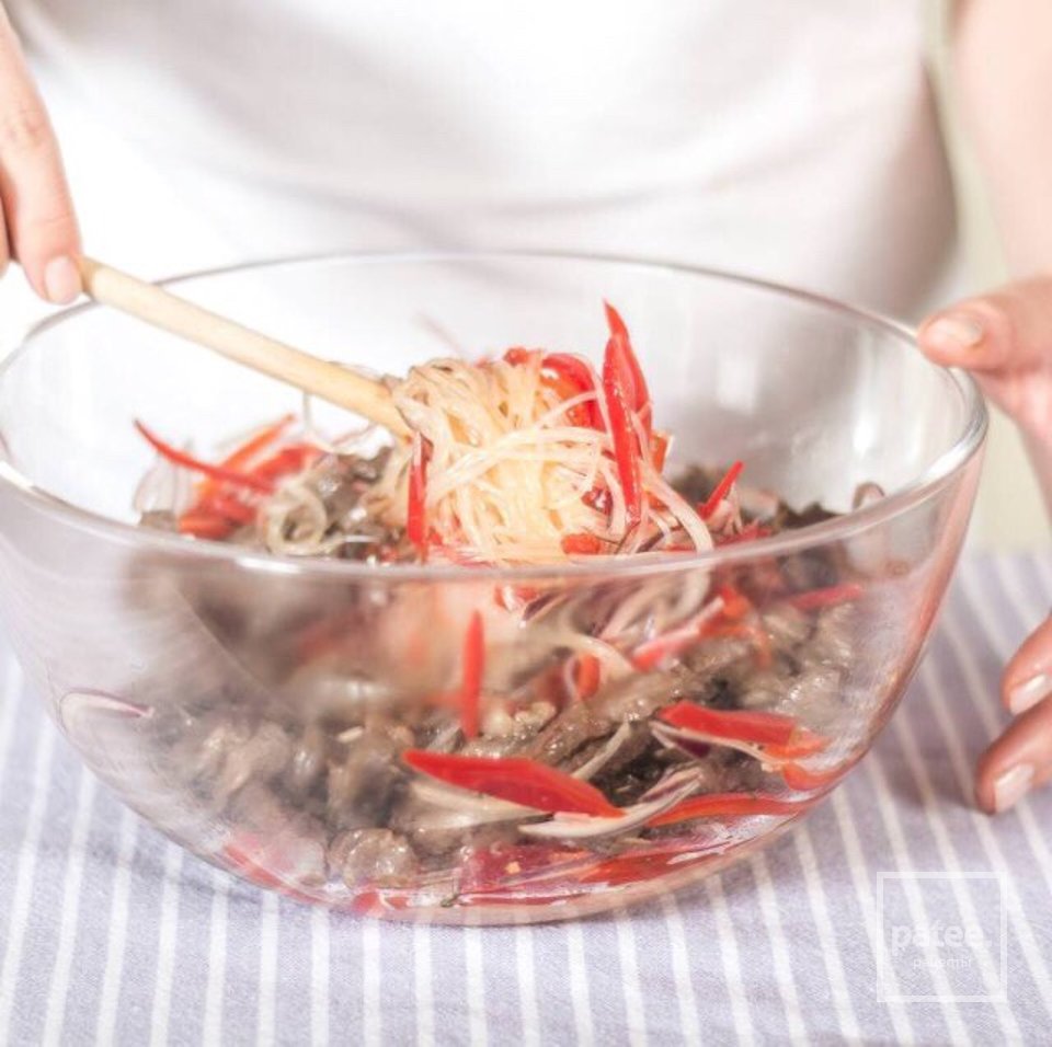 Тайский салат с лапшой и говядиной - Шаг 8