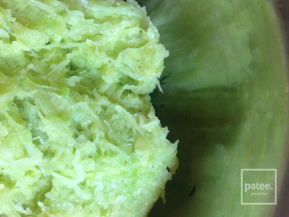 Куриная грудка с кабачком и зеленью - Шаг 1