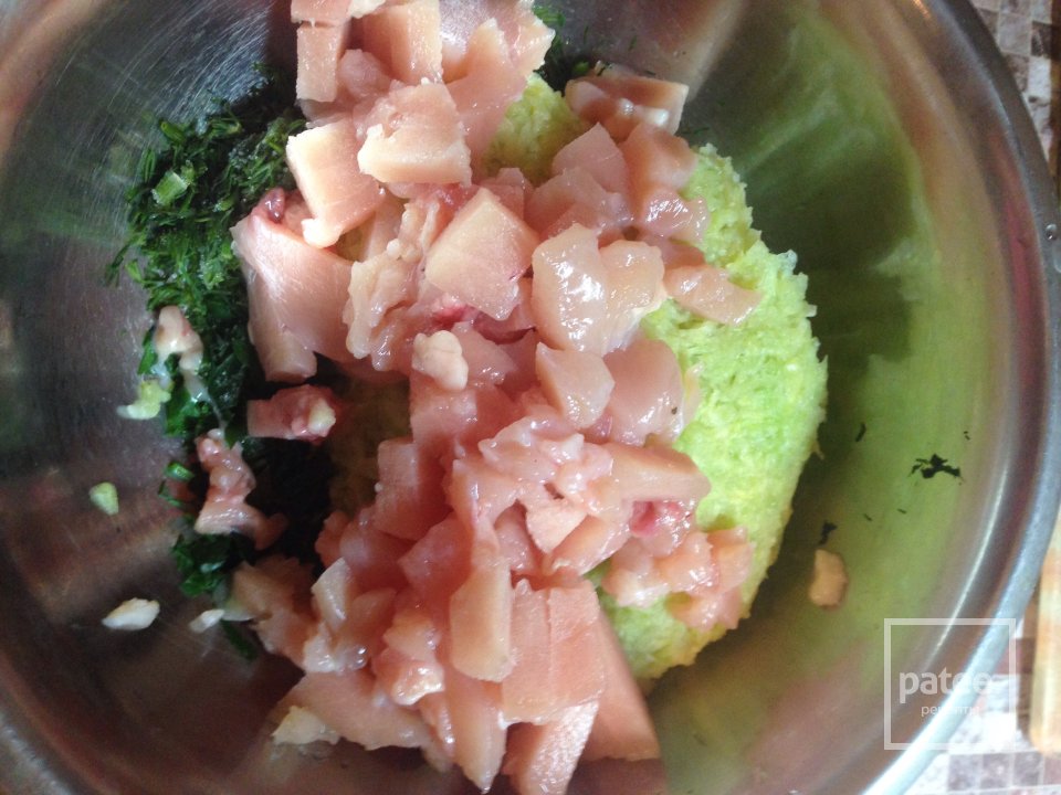 Куриная грудка с кабачком и зеленью - Шаг 3