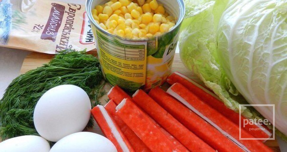 САЛАТ ИЗ ПЕКИНСКОЙ КАПУСТЫ С КРАБОВЫМИ ПАЛОЧКАМИ - Шаг 1