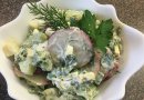 "Весенний" салат с редисом, яйцом и сметаной.