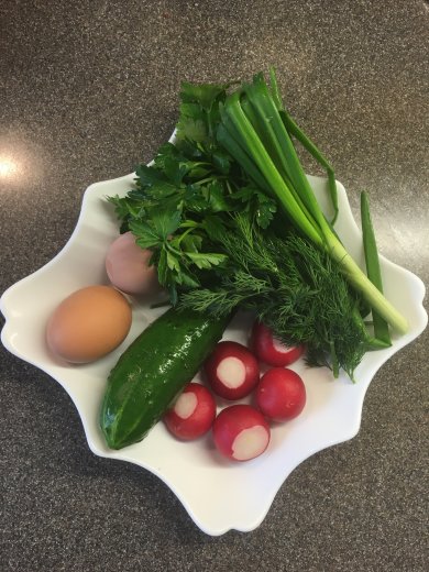 "Весенний" салат с редисом, яйцом и сметаной. - Шаг 1