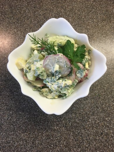 "Весенний" салат с редисом, яйцом и сметаной. - Шаг 4