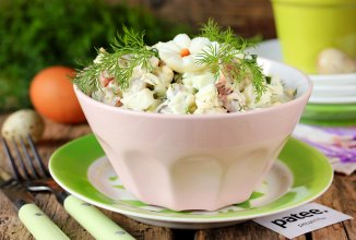 Салат с курицей и колбасой