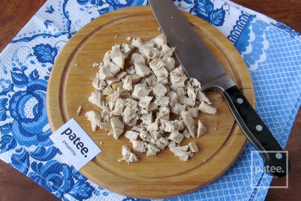 Салат с курицей и колбасой - Шаг 4