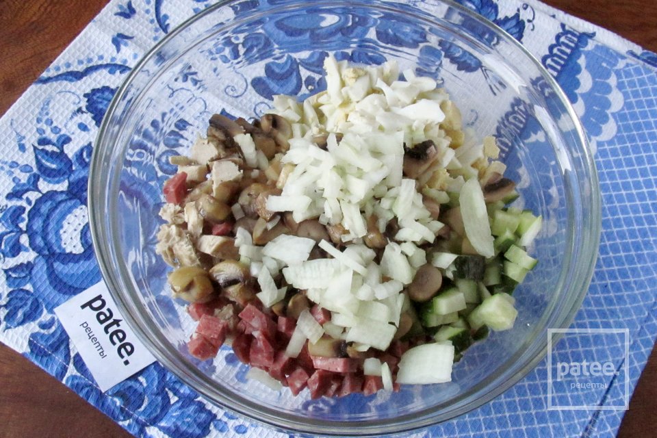 Салат с курицей и колбасой - Шаг 9