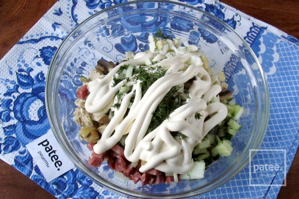 Салат с курицей и колбасой - Шаг 11