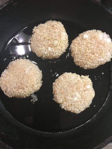 Диетические Котлетки из трески с морковно-томатным соусом для детей и взрослых. - Шаг 6