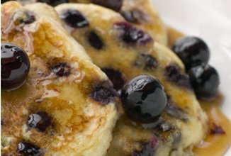 Рисовые блинчики со свежими ягодами