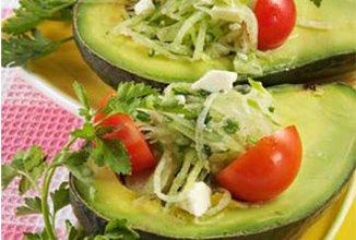 Авокадо с фетой и томатами