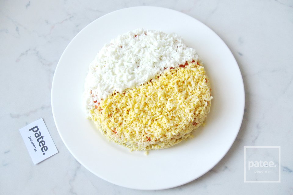 Салат с сельдью и маринованными грибами - Шаг 10