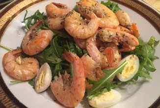 Салат из рукколы и креветок