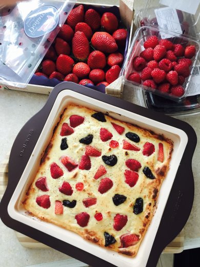 Творожная запеканка с ягодами 🍒🍓 - Шаг 8