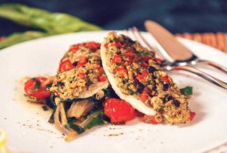 Палтус по-бордоски с листовой свеклой