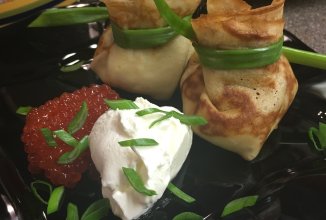 Блинные мешочки с икрой и сметаной "Широкая Масленица"