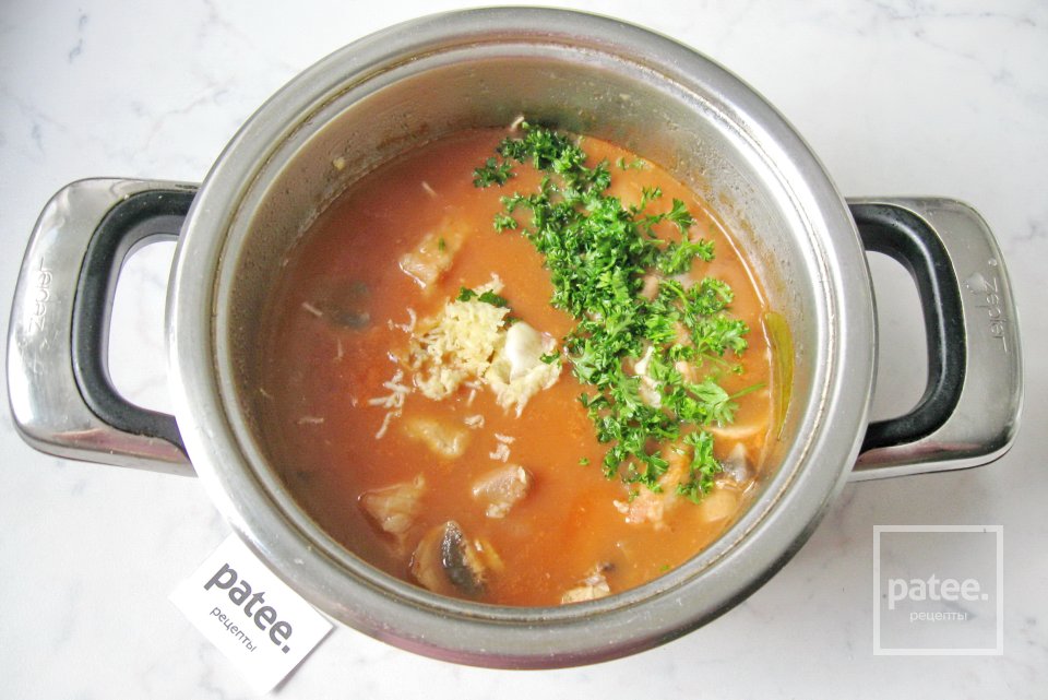 Свиная грудинка с грибами в соусе - Шаг 12