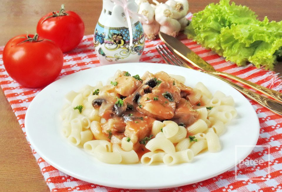 Свиная грудинка с грибами в соусе - Шаг 14