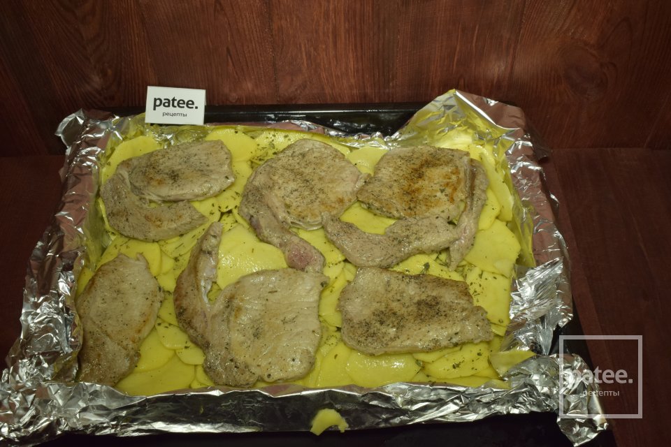 Мясо в духовке по французки - Шаг 9