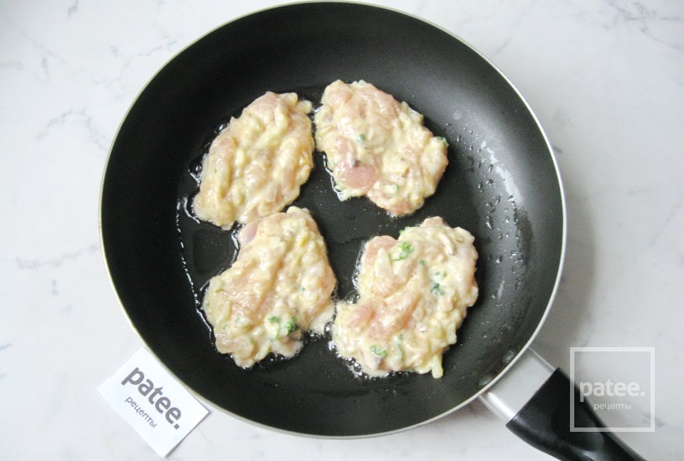 Рубленые шницели из куриной грудки с сыром - Шаг 12