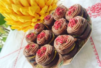 Шоколадное печенье с кремом