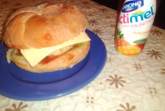 Гамбургер с куриной котлетой