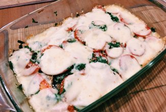 Кабачки запечённые с шампиньонами и помидорами под сыром