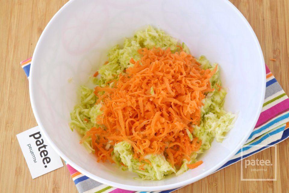 Кабачковые оладьи с сыром в духовке - Шаг 5