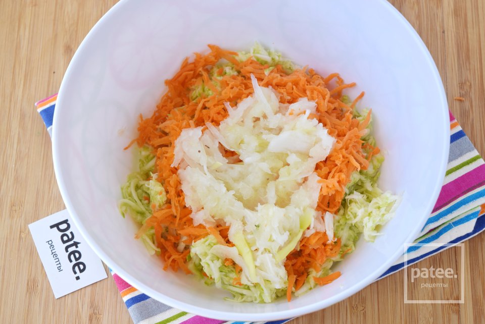 Кабачковые оладьи с сыром в духовке - Шаг 6