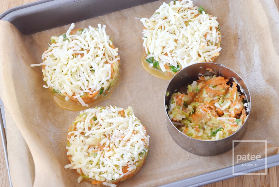 Кабачковые оладьи с сыром в духовке - Шаг 11