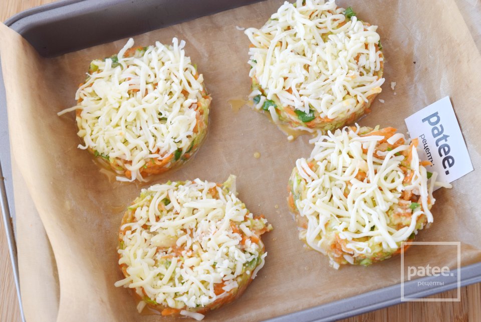 Кабачковые оладьи с сыром в духовке - Шаг 12