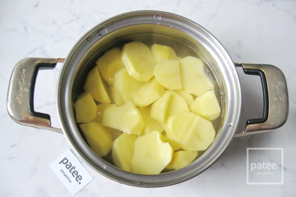 Пирожки с картофелем, курицей и луком - Шаг 6