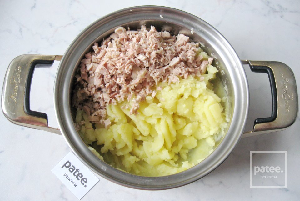 Пирожки с картофелем, курицей и луком - Шаг 11