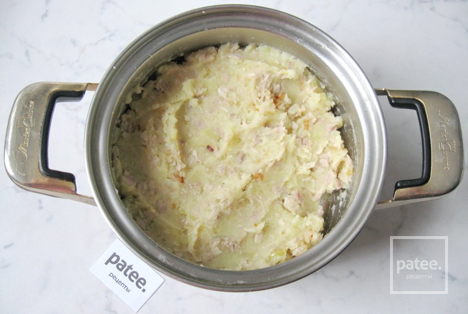 Пирожки с картофелем, курицей и луком - Шаг 13