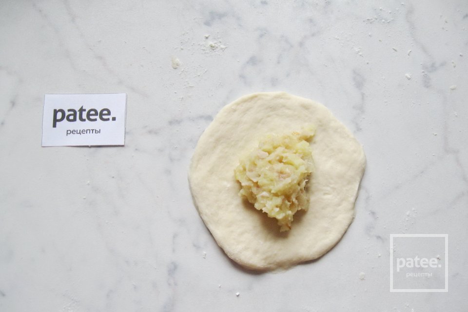 Пирожки с картофелем, курицей и луком - Шаг 16
