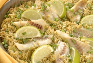 Минтай с рисом и пастой из кинзы