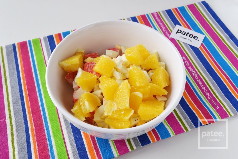 Крабовый салат с апельсином - Шаг 7