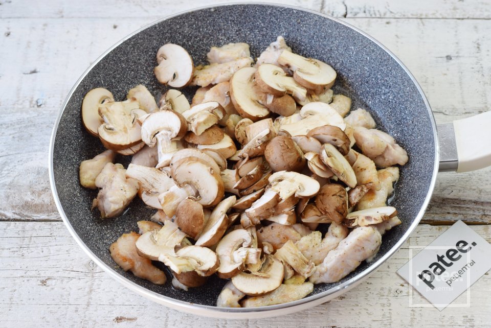 Фрикасе из курицы с грибами - Шаг 6