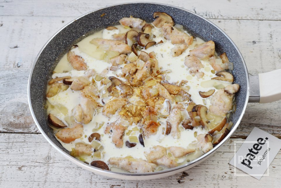 Фрикасе из курицы с грибами - Шаг 9