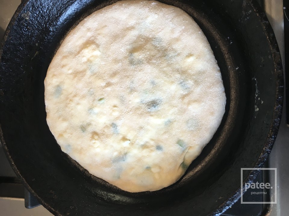 Хачапури с сыром и зелёным луком - Шаг 12