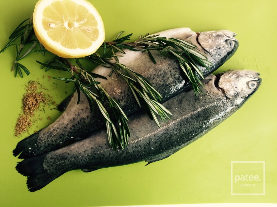 Радужная форель , запечённая с лимоном и розмарином. - Шаг 1