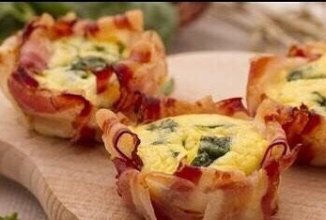 Яйца запечённые в корзинках из бекона.