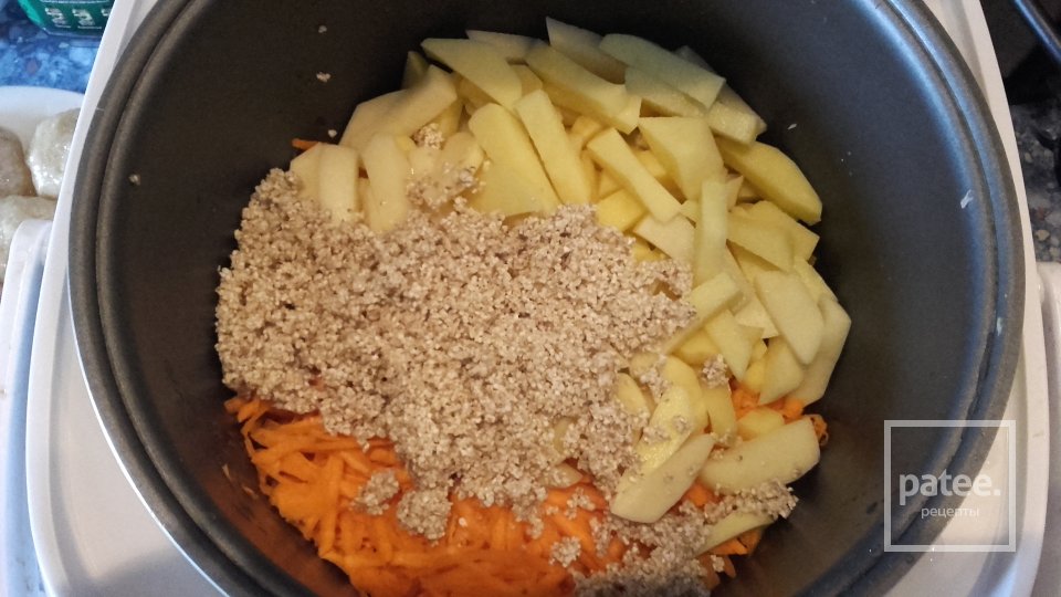 Суп с ячневой крупой и фрикадельками - Шаг 2