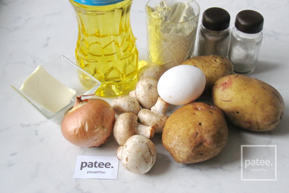 Ленивые вареники из картофеля с луком и грибами - Шаг 1