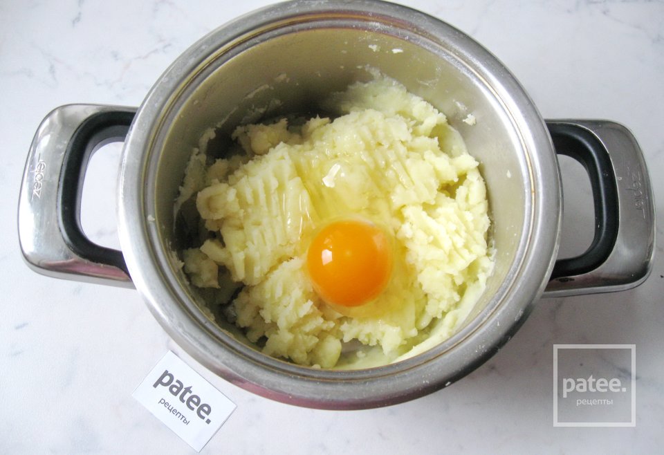 Ленивые вареники из картофеля с луком и грибами - Шаг 5