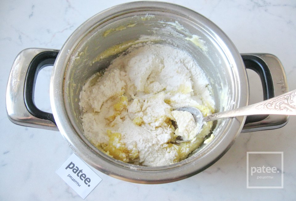 Ленивые вареники из картофеля с луком и грибами - Шаг 7