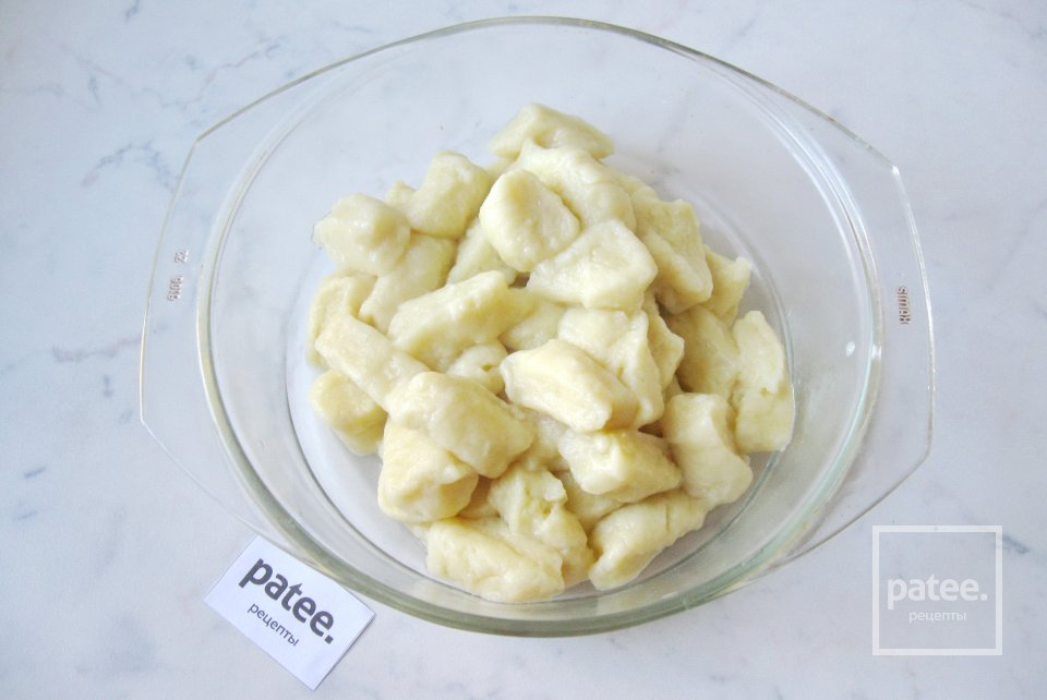Ленивые вареники из картофеля с луком и грибами - Шаг 11