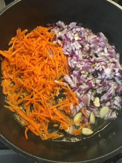 Рассыпчатая гречка с чесноком и морковью - Шаг 2