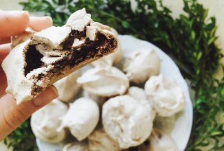 Пирожное поцелуй в диафрагму