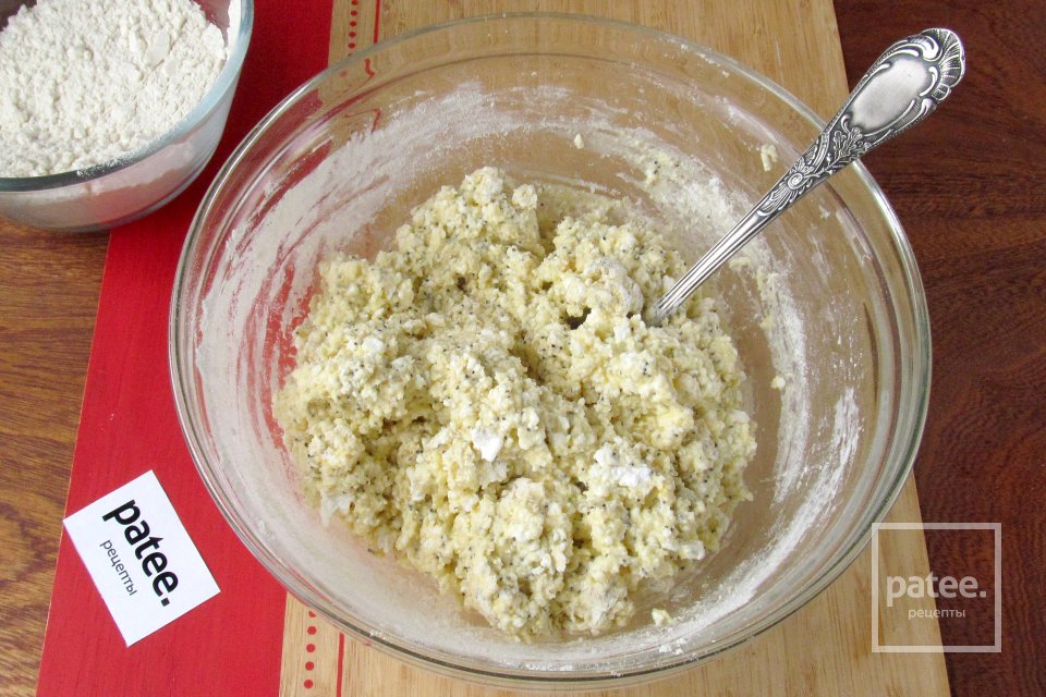 Творожные пончики с маком - Шаг 10